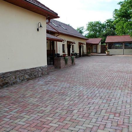 Ubytovanie Tri Ruze Krásnohorské Podhradie Zewnętrze zdjęcie